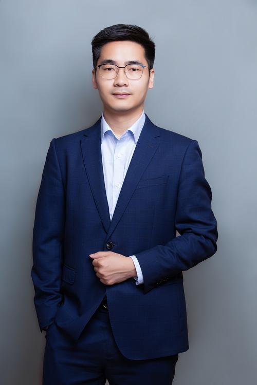 肖玉平 灯光与音效负责人